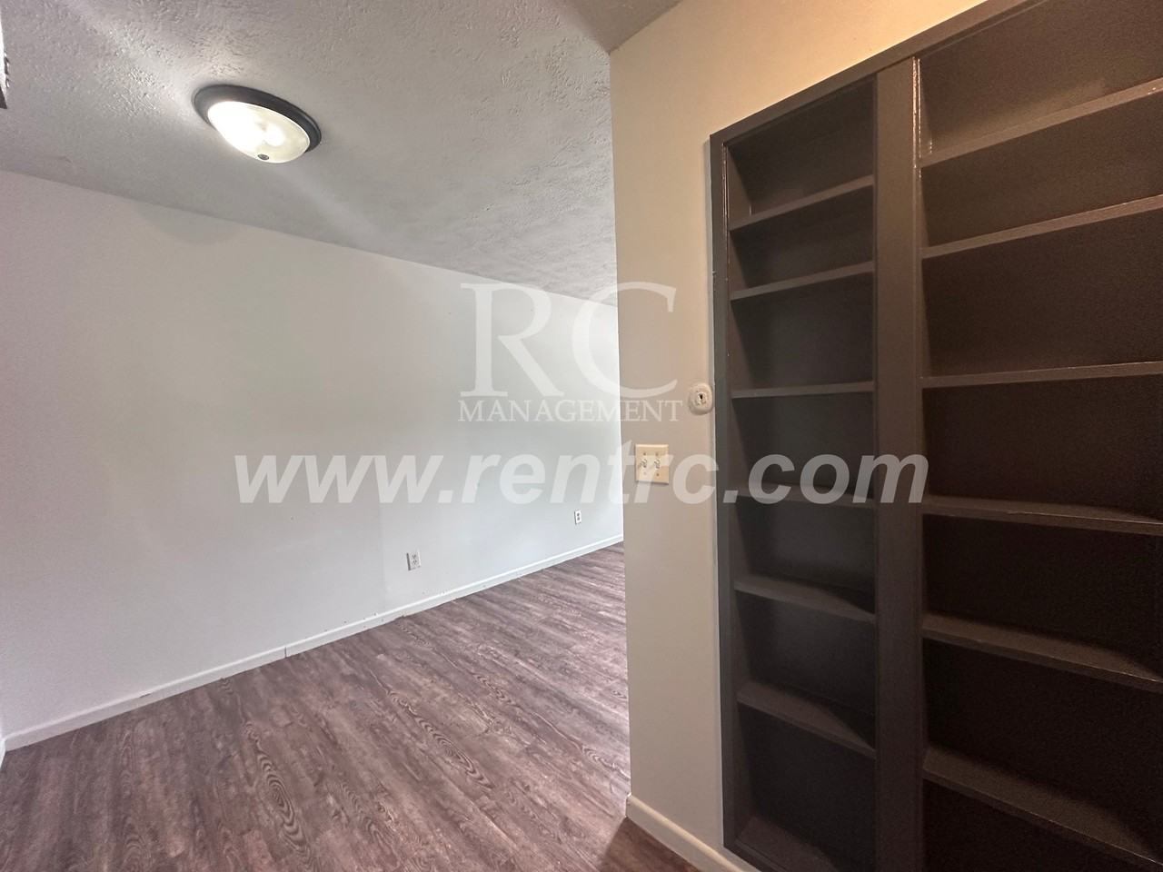 1227 Clarence St Apt 4 - Photo 3 of 9