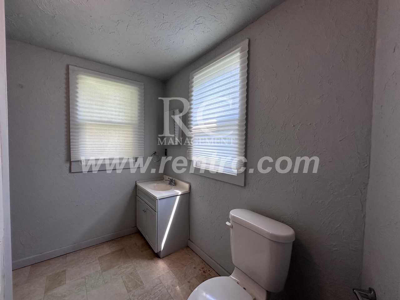 905 N Jackson St #N - Photo 4 of 18
