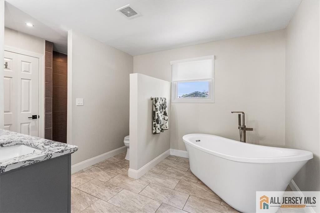 14 London Dr - Photo 4 of 5