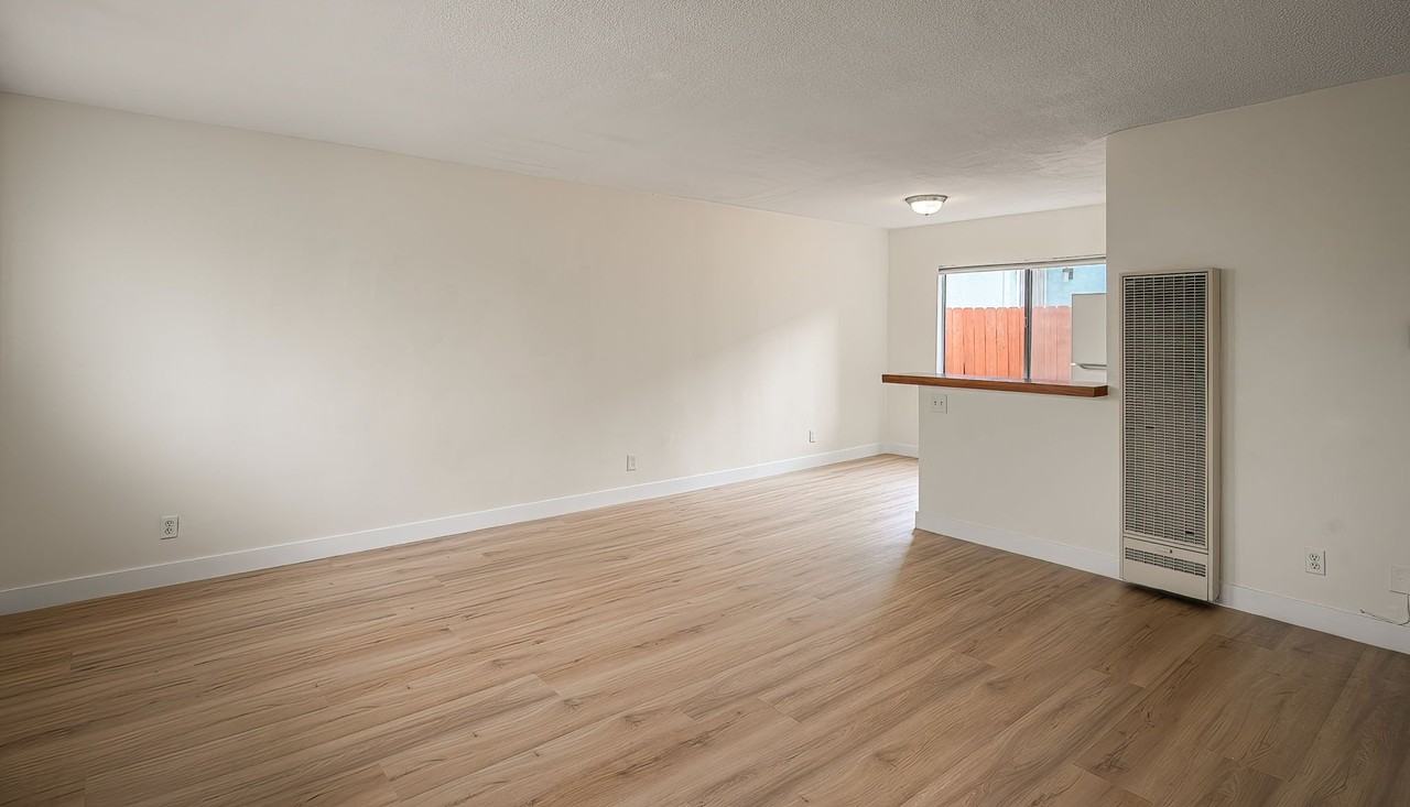 1315 Ocean Park Blvd #2 - Photo 4 of 21