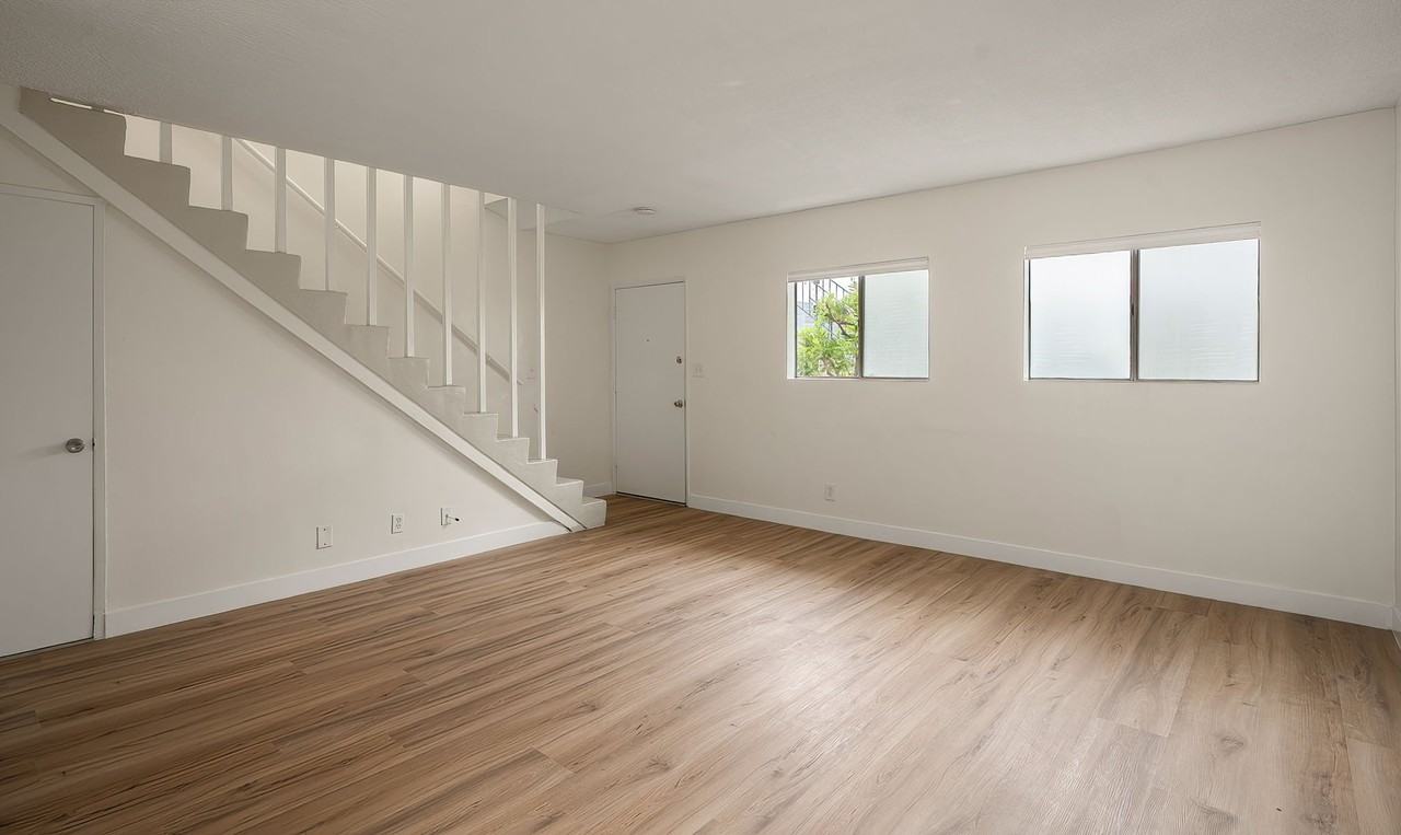 1315 Ocean Park Blvd #2 - Photo 6 of 21