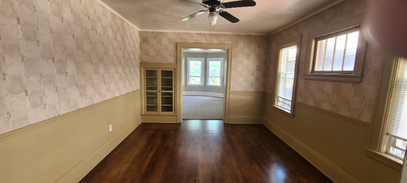 933 W 9th St - Photo 3 of 12