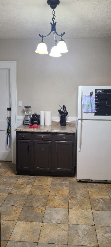 933 W 9th St - Photo 5 of 12