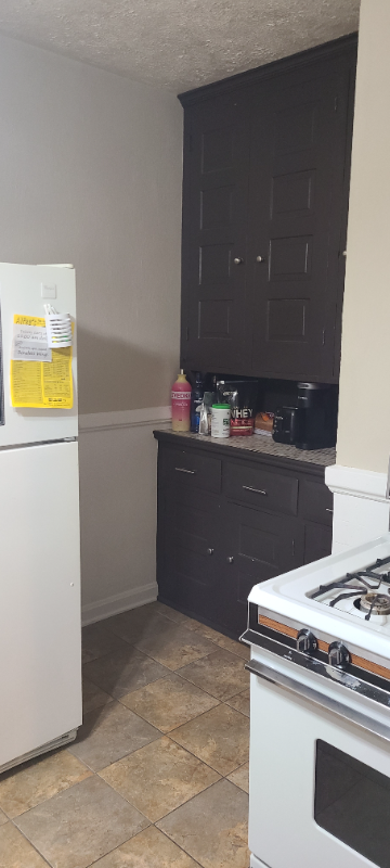 933 W 9th St - Photo 6 of 12