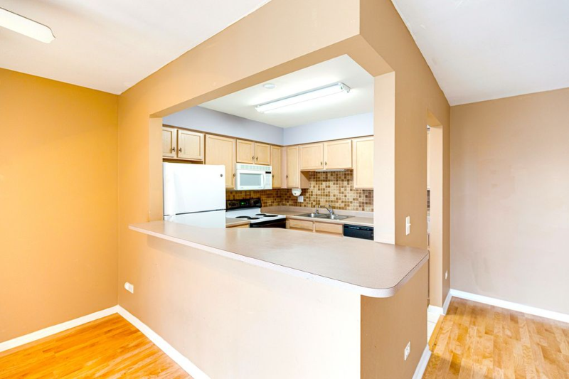219 W Court Of Shorewood #3A - Photo 2 of 10
