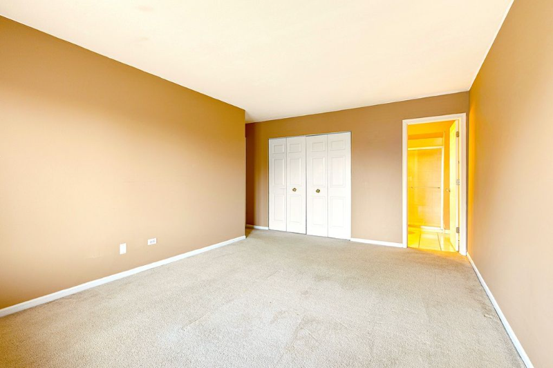 219 W Court Of Shorewood #3A - Photo 5 of 10