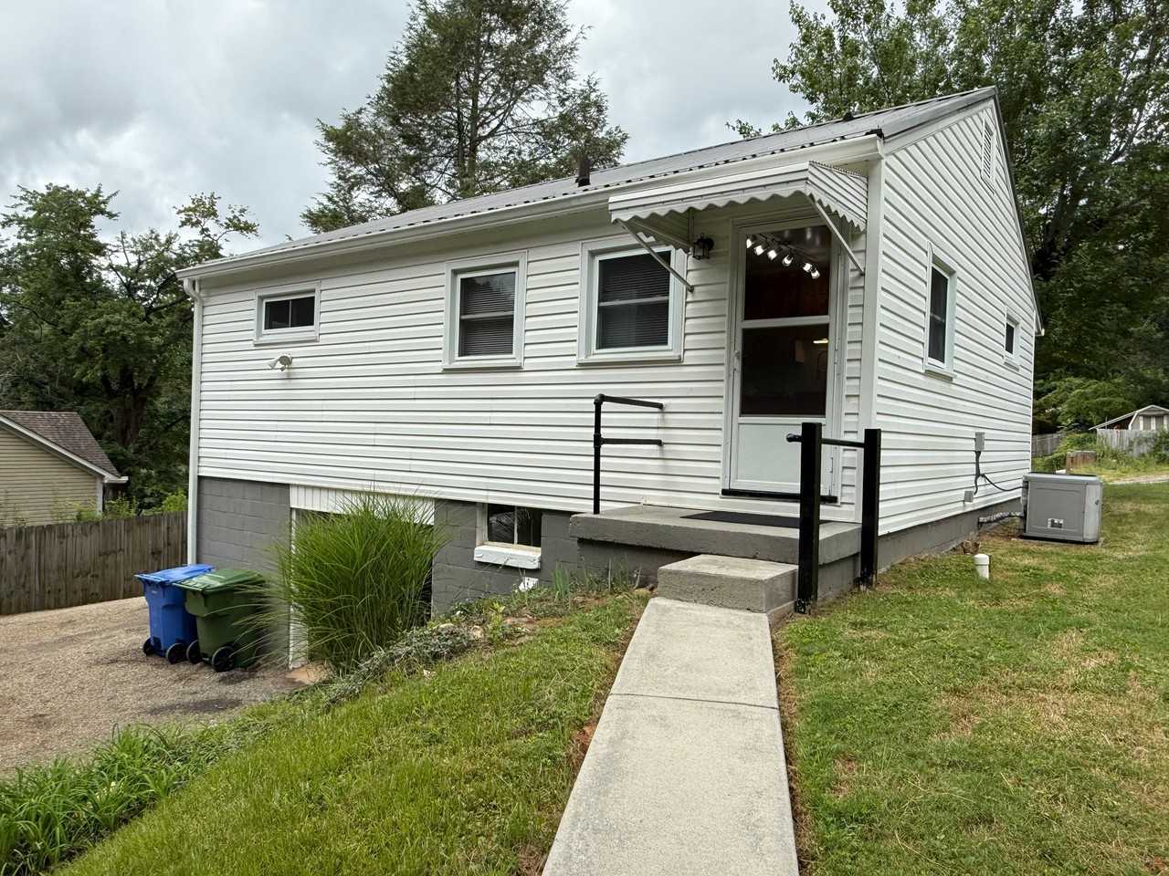 7 Robinwood Ave - Photo 6 of 33