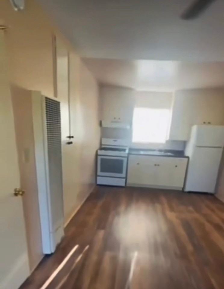 504 W Hillsdale St - Photo 3 of 9