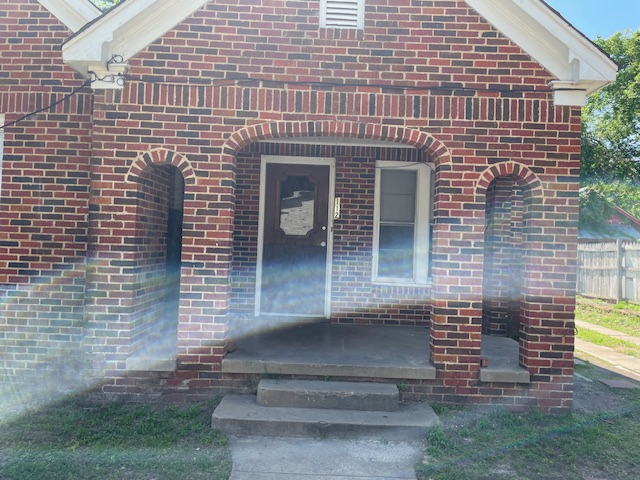 112 S Standish St - Photo 2 of 23