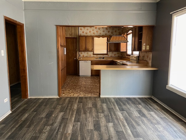 112 S Standish St - Photo 5 of 23