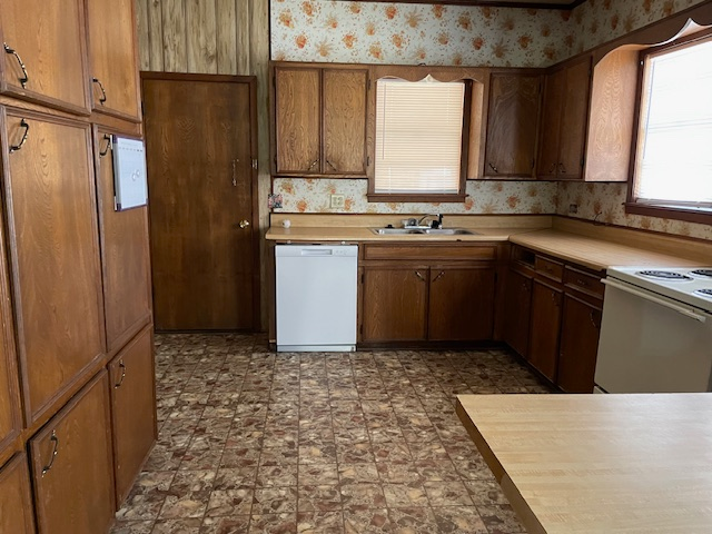 112 S Standish St - Photo 6 of 23