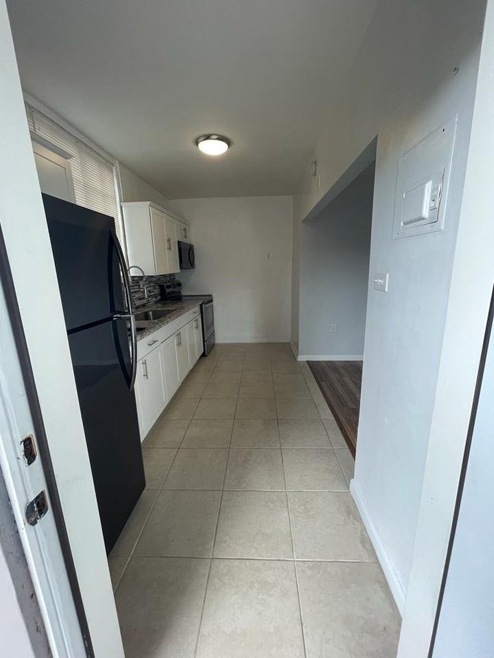 112 Sw 67th Ave - Photo 3 of 14