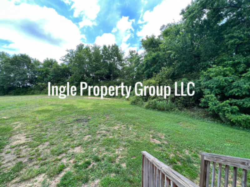 220 Sandy Rd - Photo 4 of 18