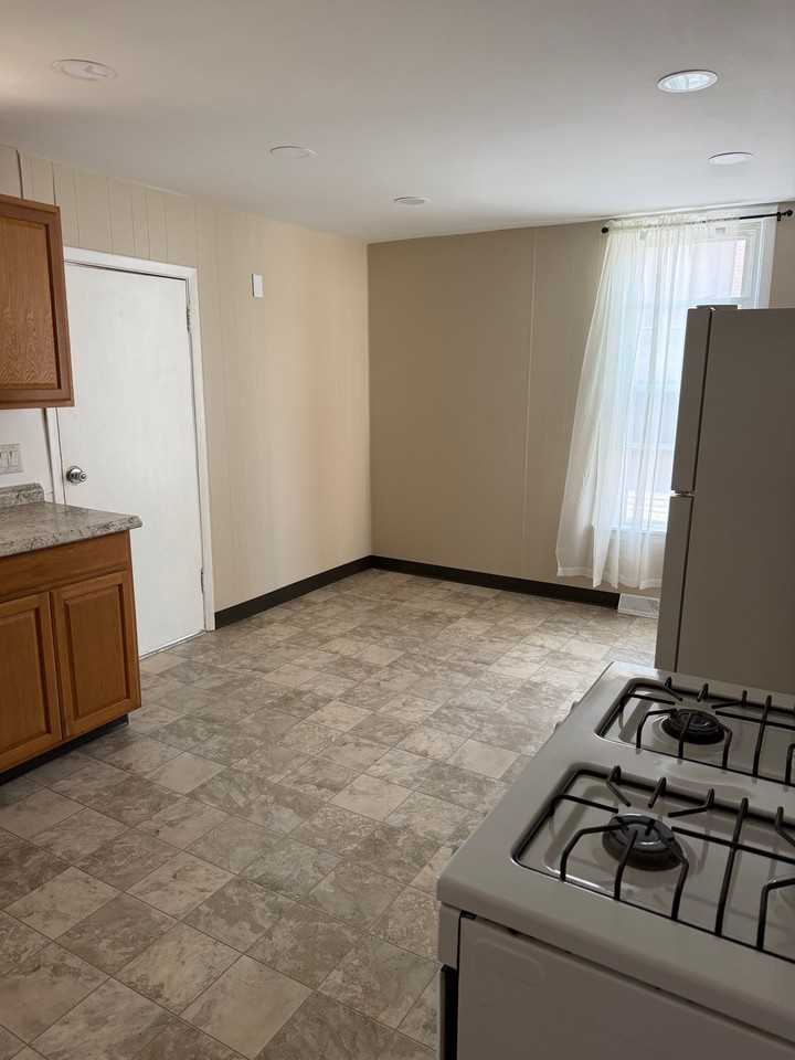 507 24th St #509 - Photo 3 of 20