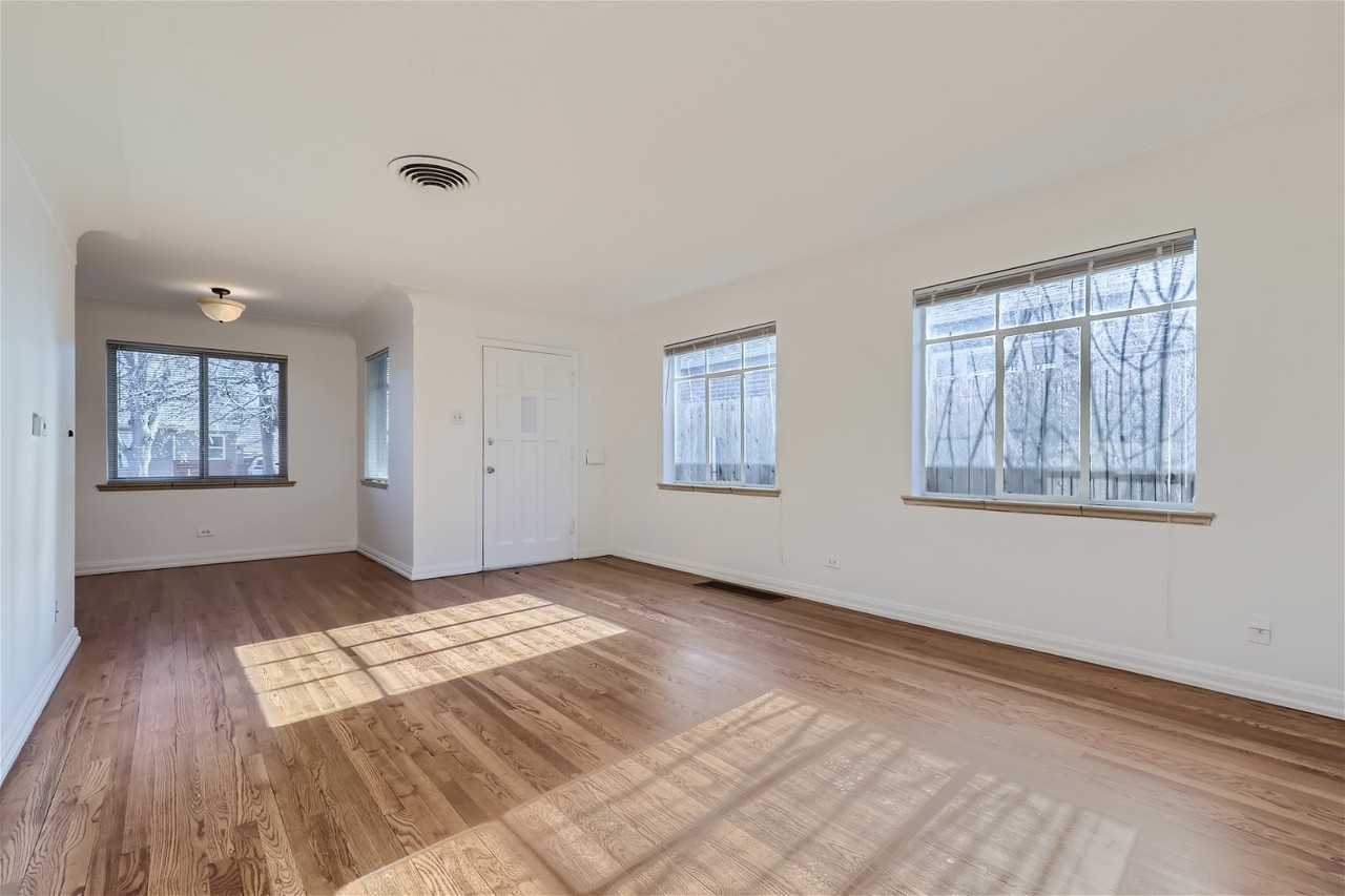 1275 Jasmine St - Photo 5 of 28