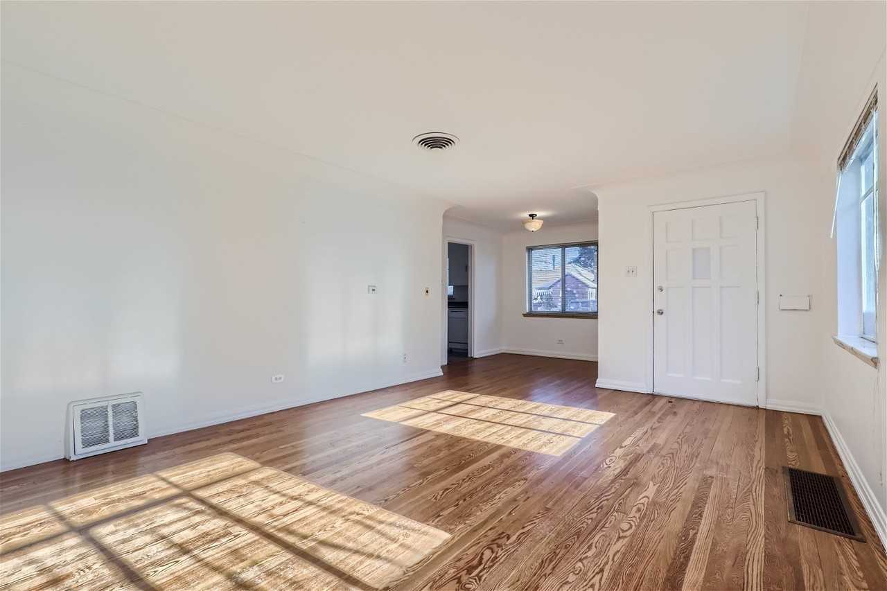 1275 Jasmine St - Photo 6 of 28