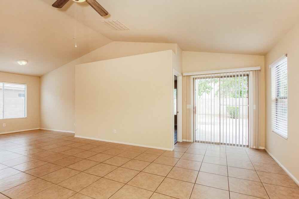 11026 W Wilshire Dr - Photo 4 of 19