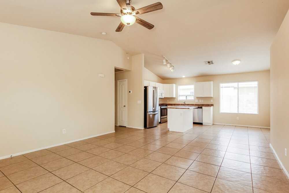 11026 W Wilshire Dr - Photo 5 of 19