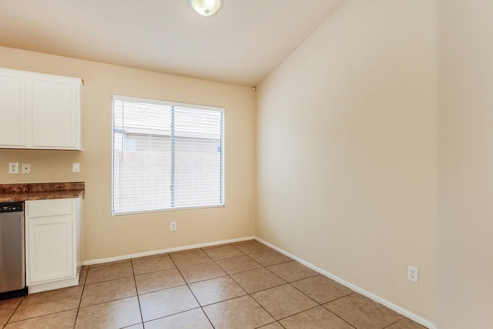 11026 W Wilshire Dr - Photo 6 of 19