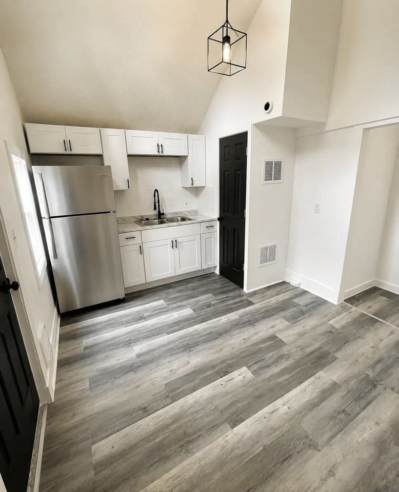 111 E Cheyenne Rd - Photo 2 of 5