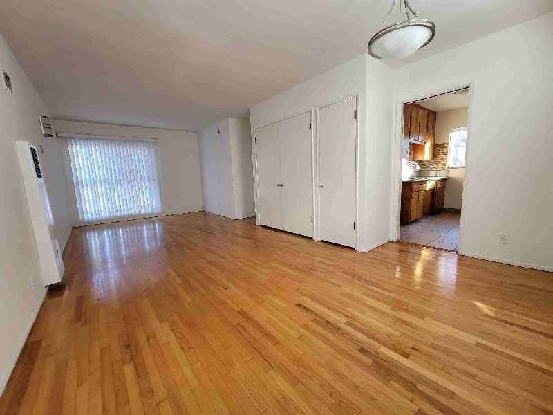 2364 Walgrove Ave #5