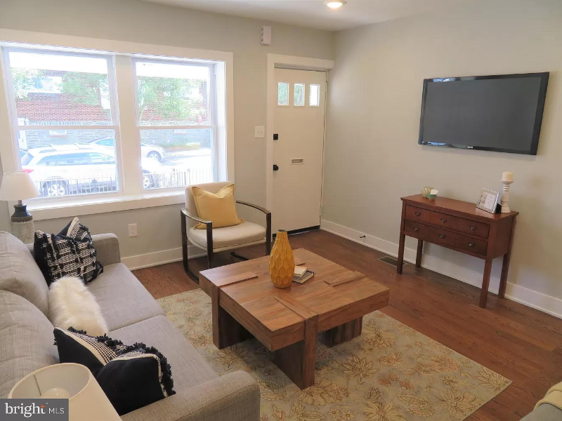 396 Ripka St - Photo 4 of 16