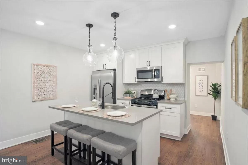 396 Ripka St - Photo 5 of 16