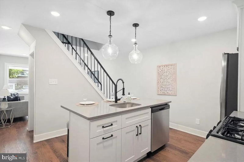 396 Ripka St - Photo 6 of 16