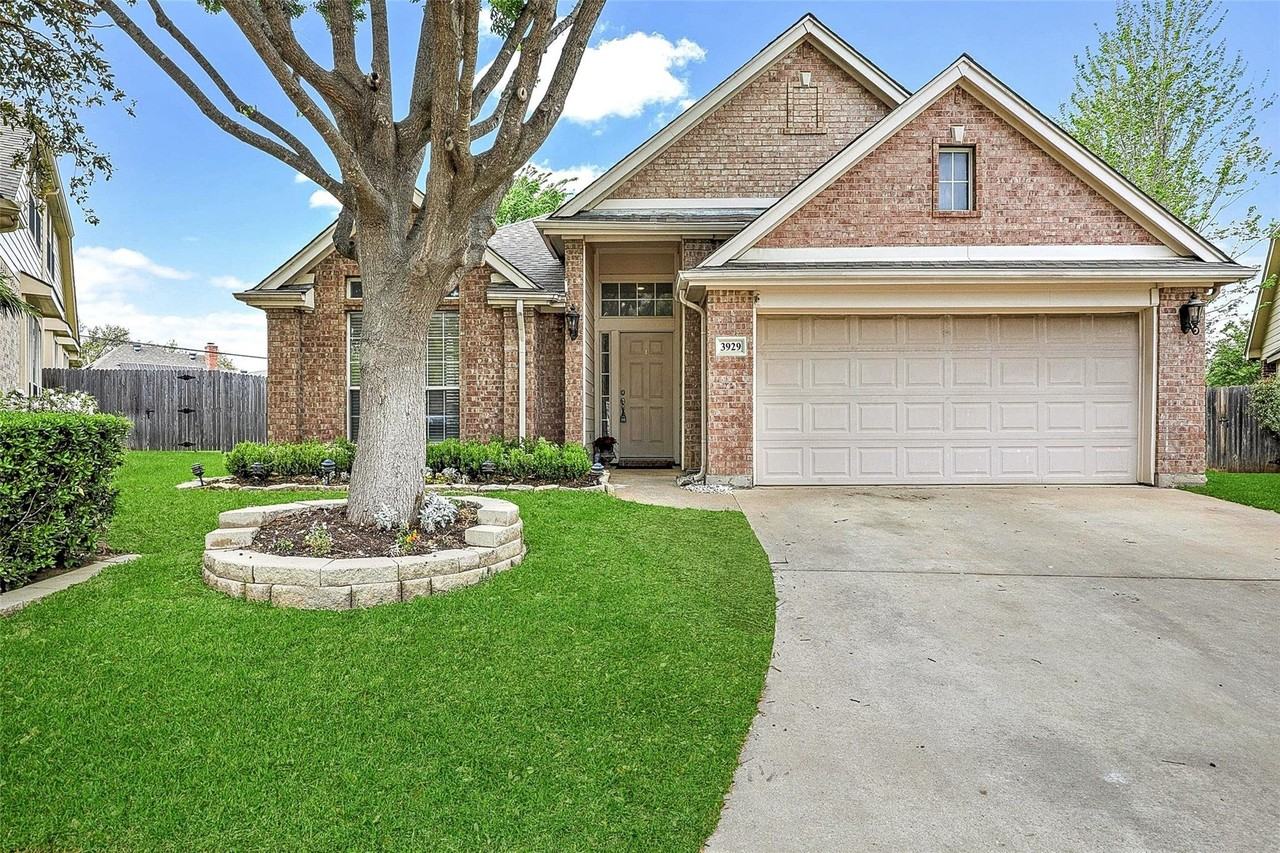 3929 Autumn Ln - Photo 2 of 18