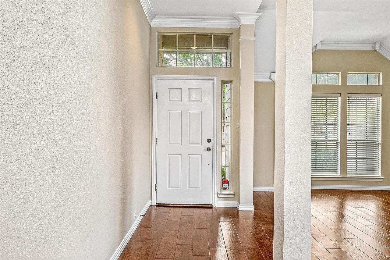 3929 Autumn Ln - Photo 3 of 18