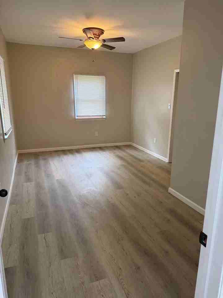 306 W 1st St #C - Photo 4 of 10
