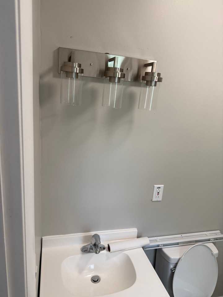 306 W 1st St #C - Photo 5 of 10