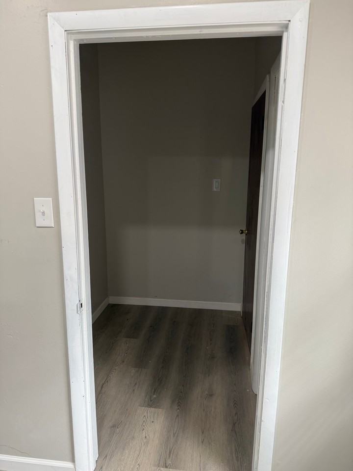 306 W 1st St #C - Photo 6 of 10