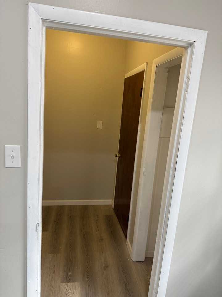 306 W 1st St #C - Photo 7 of 10