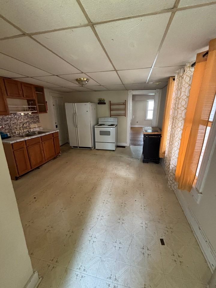 720 Winchester Ave - Photo 3 of 12