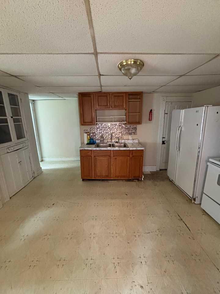 720 Winchester Ave - Photo 4 of 12
