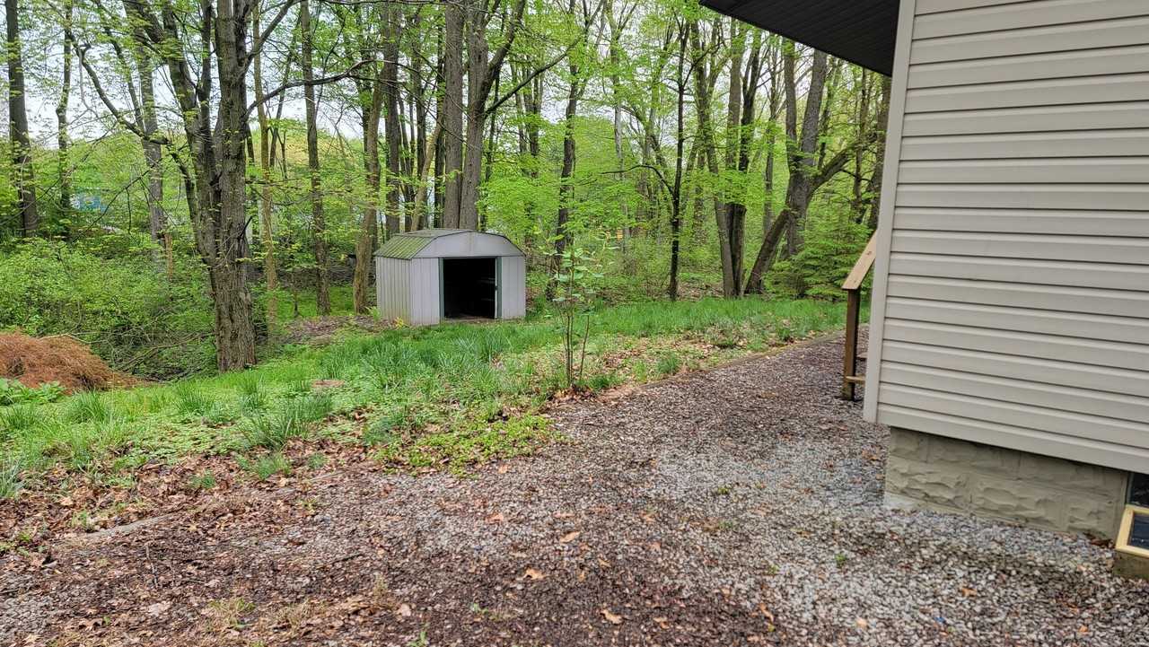 8215 Superior St - Photo 3 of 12