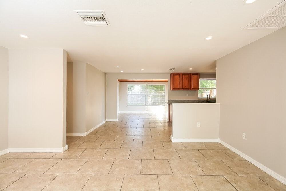 10426 Syringa Ct - Photo 3 of 16