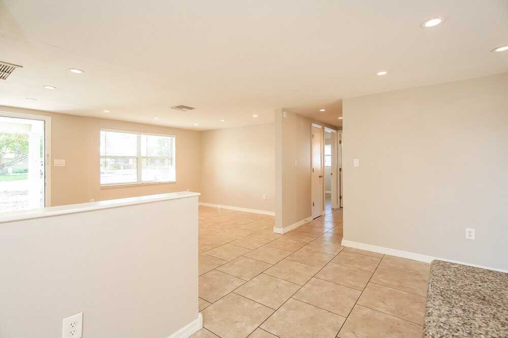 10426 Syringa Ct - Photo 5 of 16
