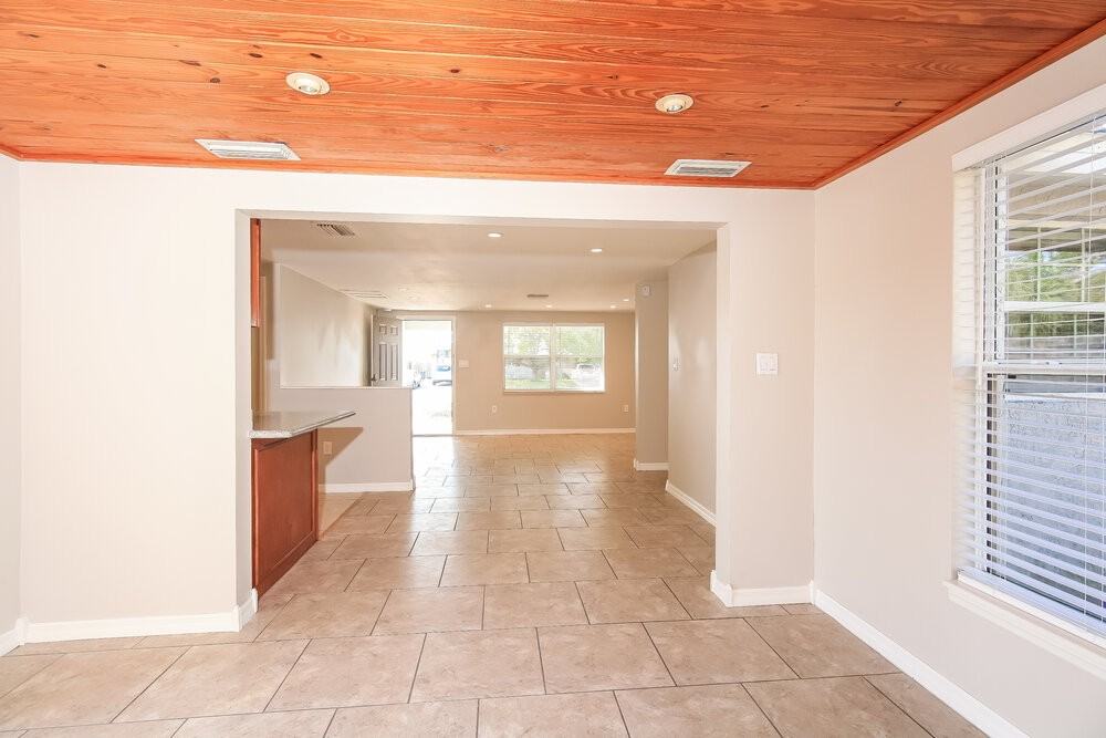 10426 Syringa Ct - Photo 6 of 16