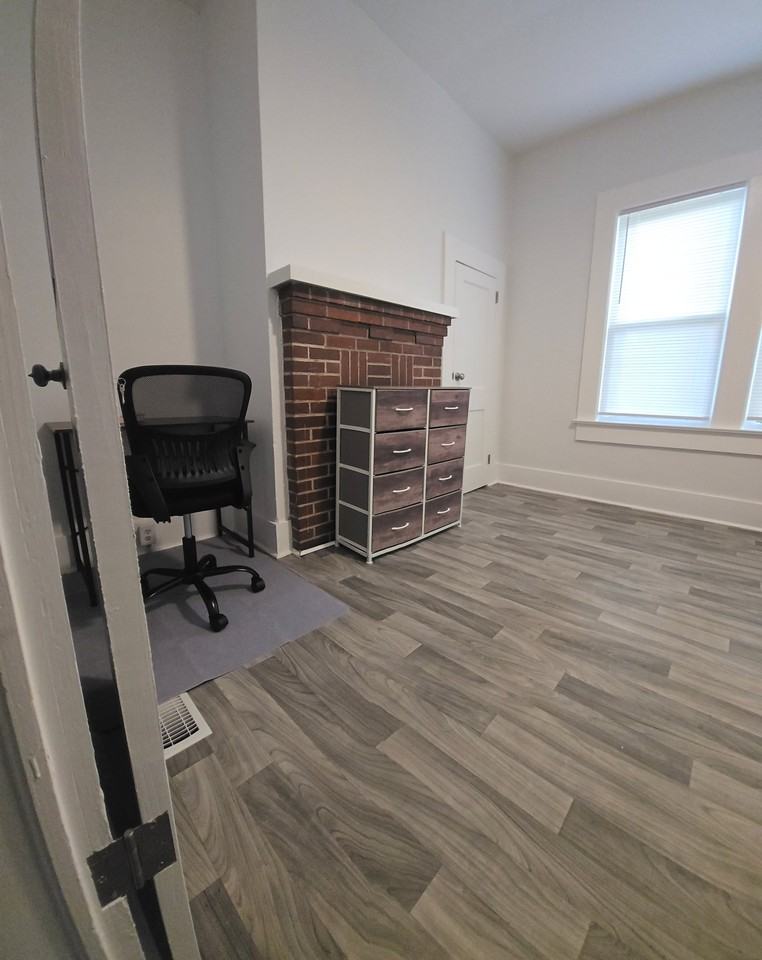 320 Treadwell St - Photo 5 of 6