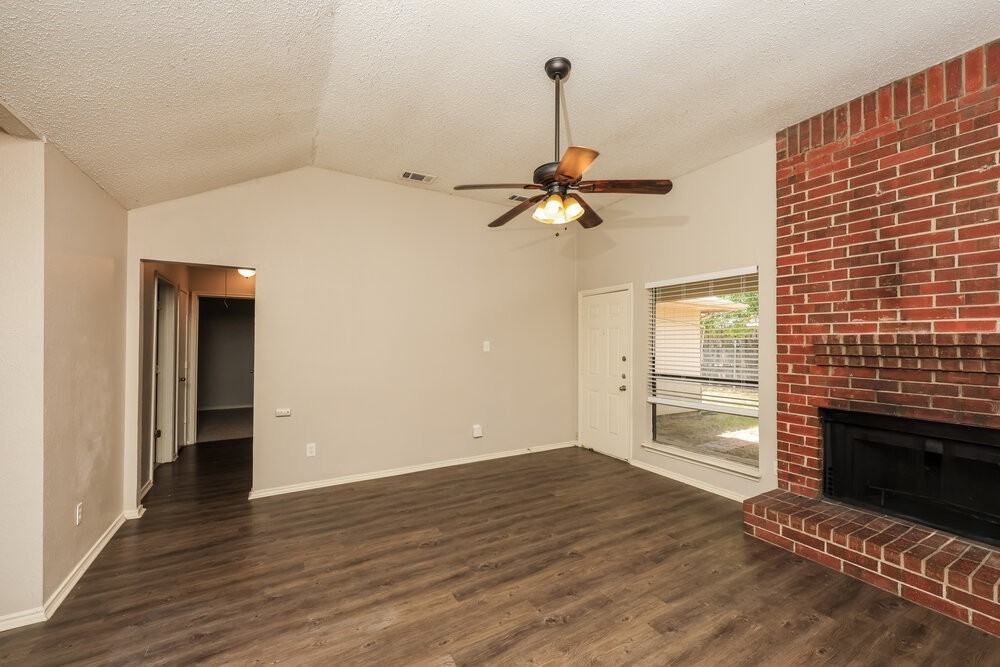 2605 Hartford Ln - Photo 6 of 16