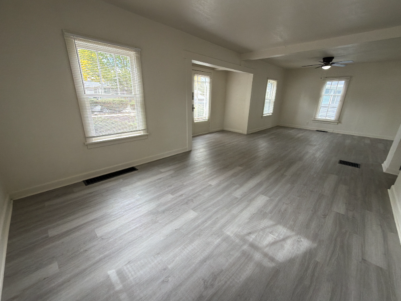 745 Carbon St - Photo 3 of 20