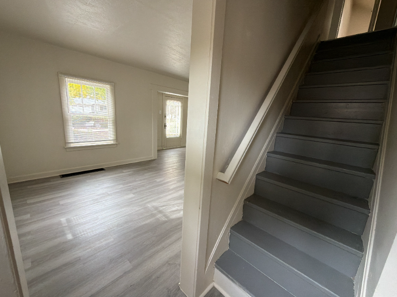 745 Carbon St - Photo 6 of 20