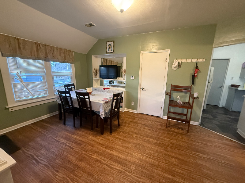 814 Beechwood Ave - Photo 6 of 17
