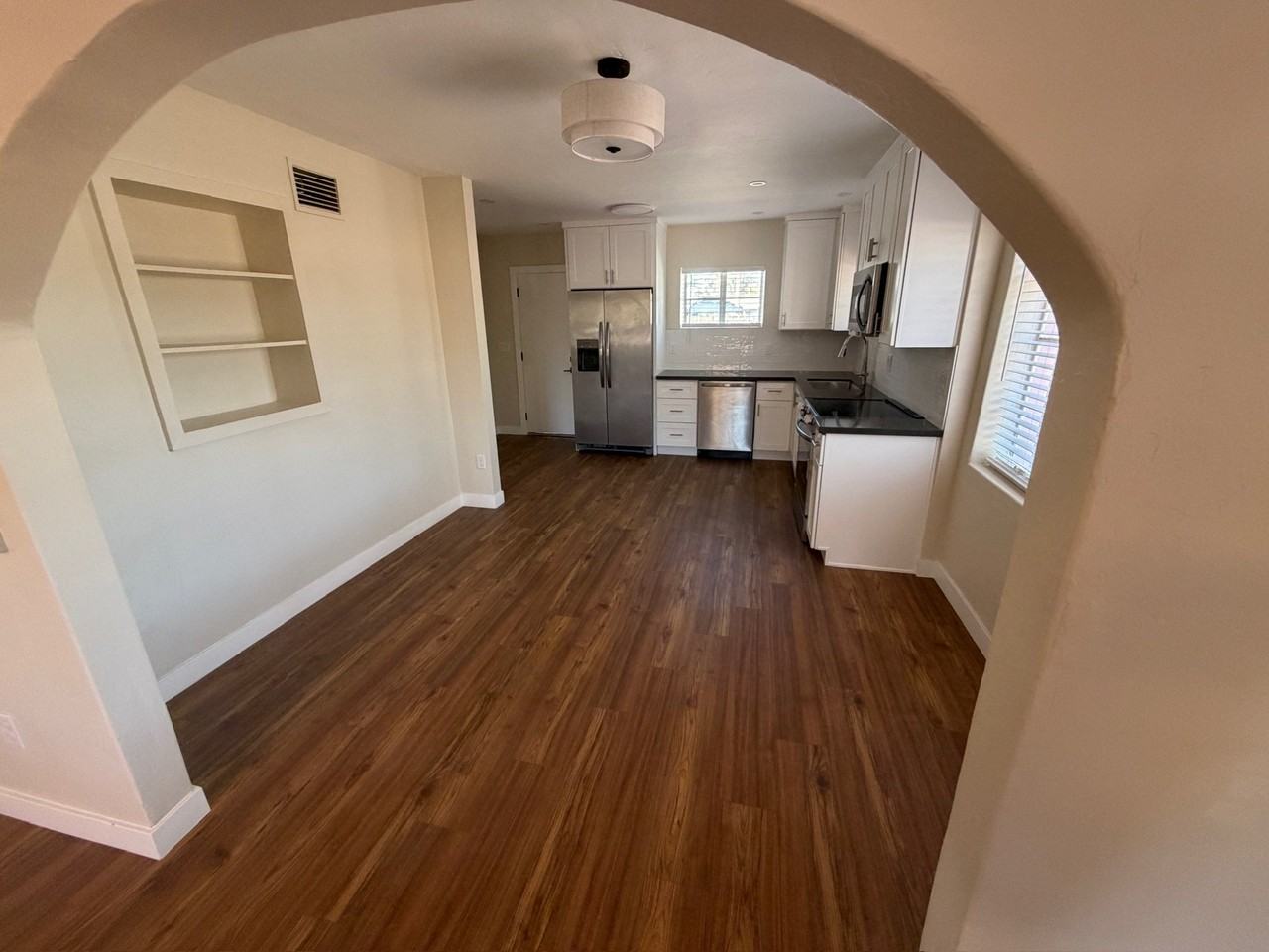1827 E Linden St - Photo 4 of 16