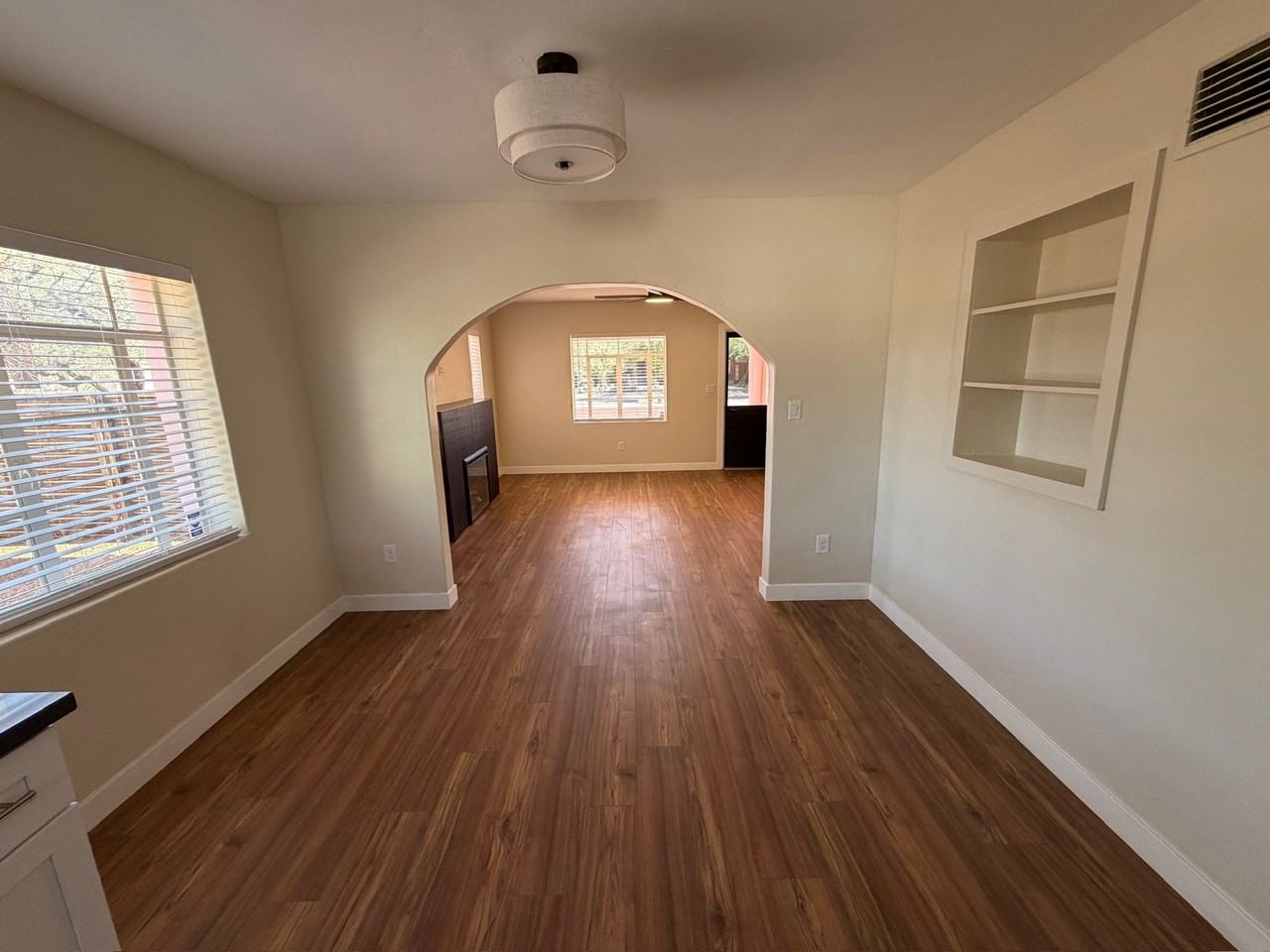 1827 E Linden St - Photo 6 of 16