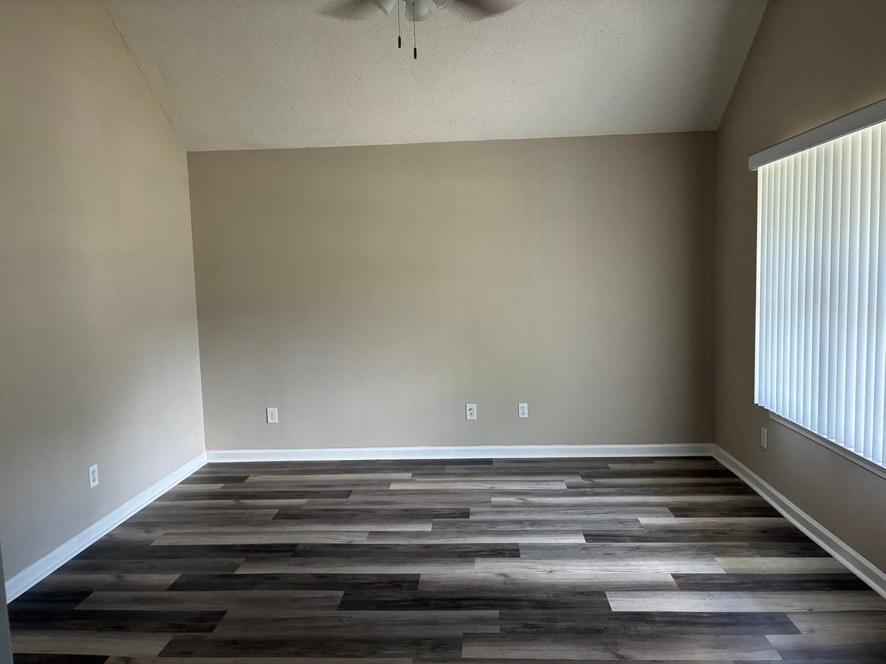 301 Strawbridge Ln - Photo 2 of 10