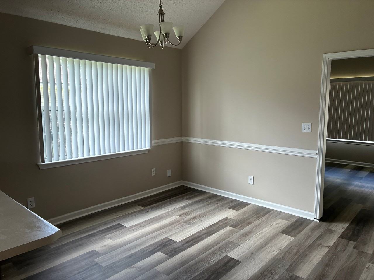 301 Strawbridge Ln - Photo 4 of 10