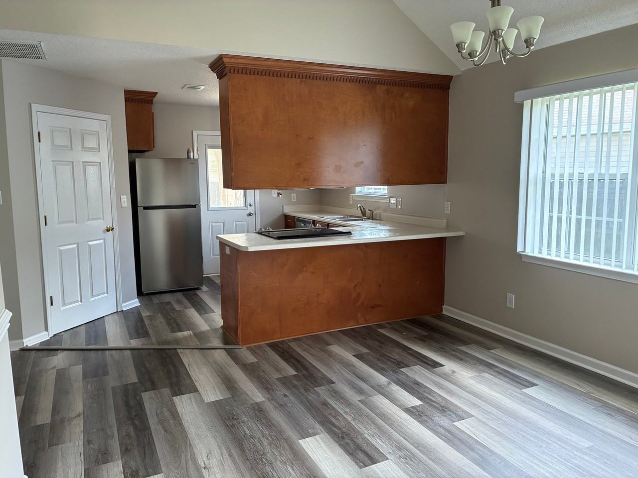 301 Strawbridge Ln - Photo 5 of 10